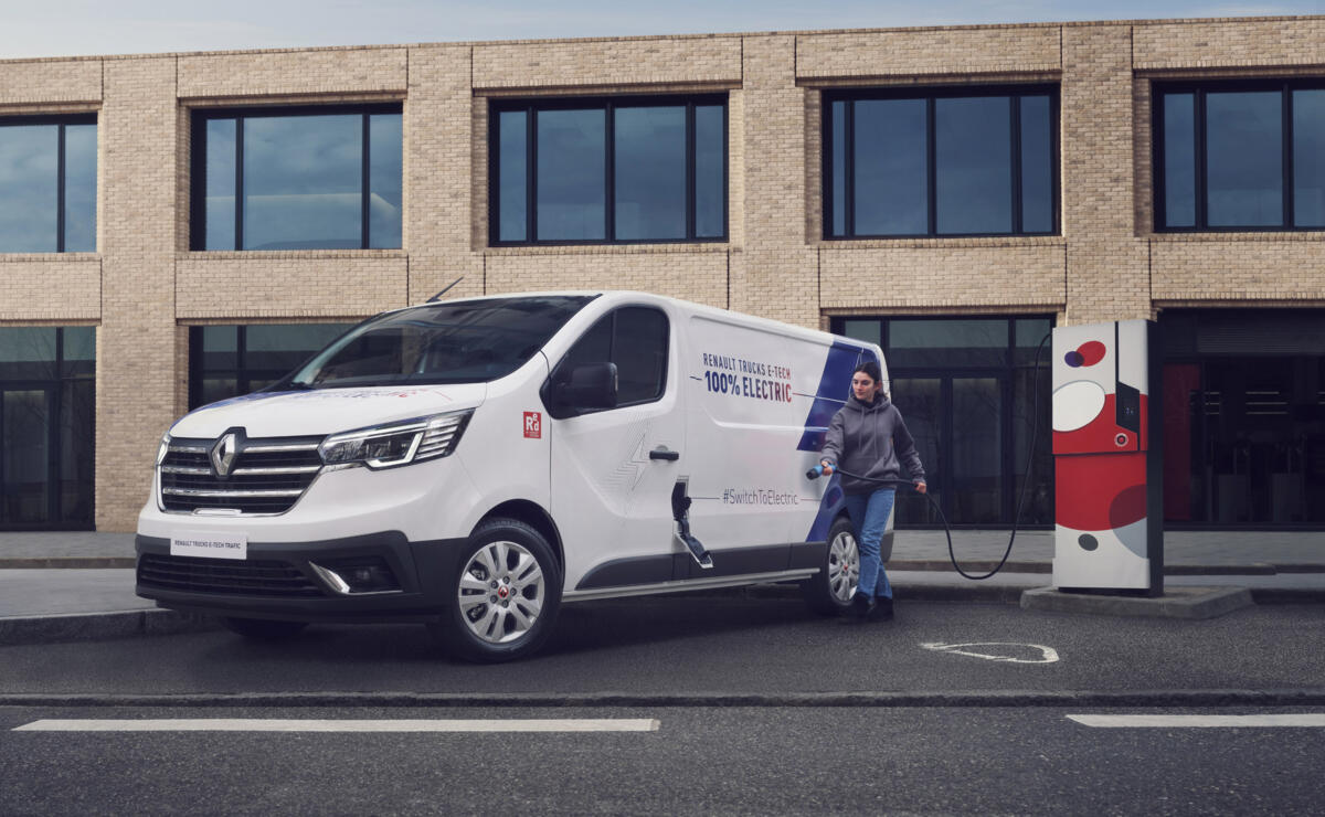 Renault Trafic opladen