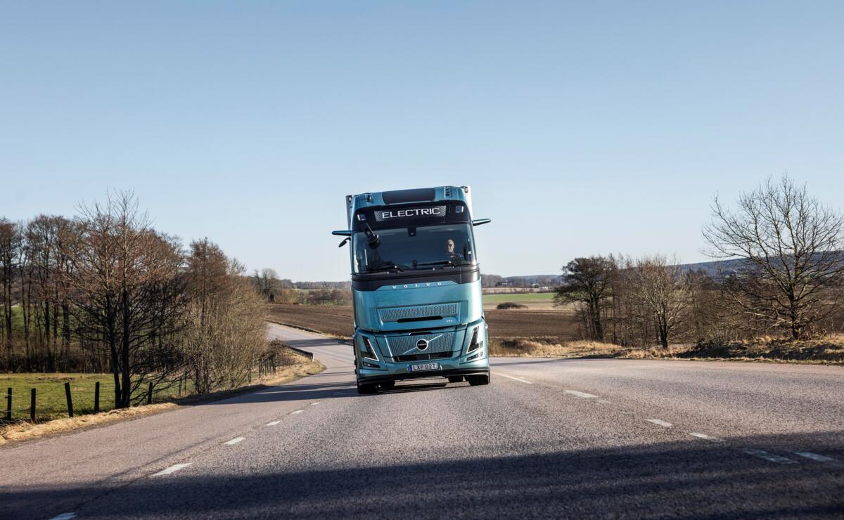 Volvo FH Aero-Electric header