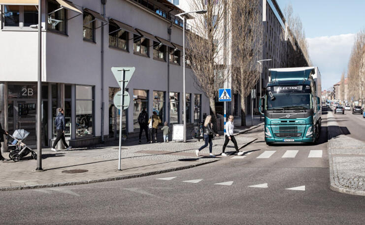 volvo-fm-electric-in-drukke-stad-1024.jpg