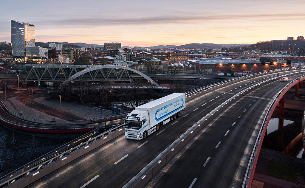 Duivenvoorde-Transport-Volvo-FH-Electric_1024.jpg