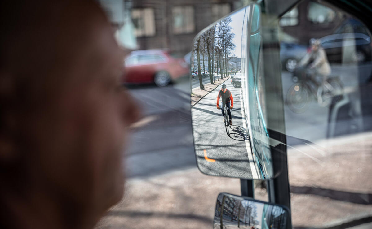 volvo-fm-spiegel-met-botswaarschuwing