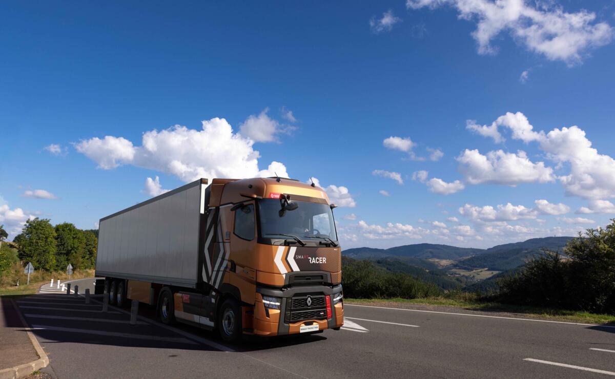 Renault Trucks Model Year 2025 Smart Racer driving Renault Trucks Model Year 2025 Smart Racer driving