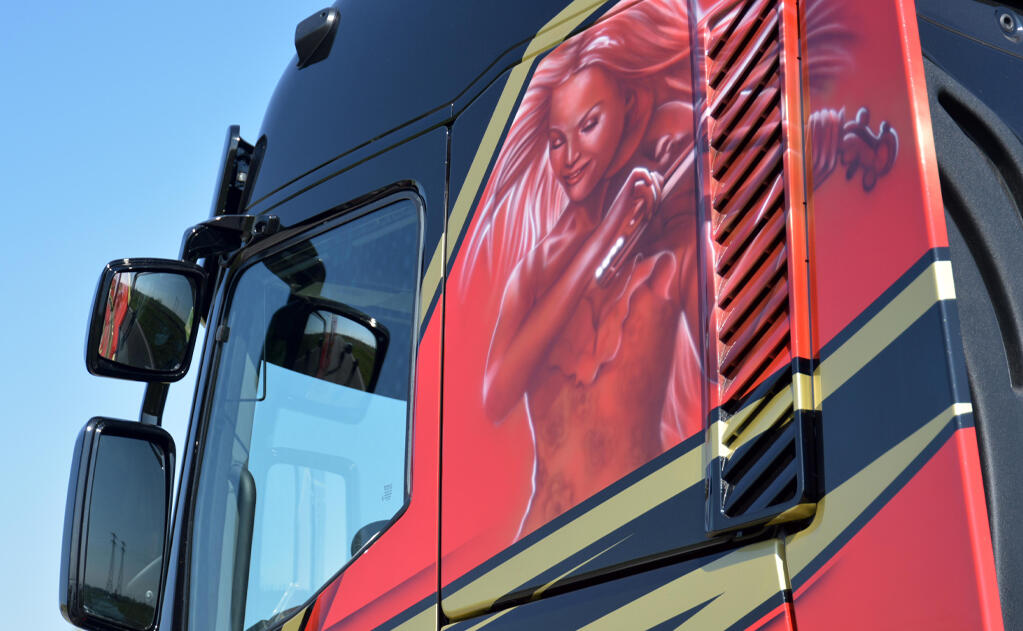 Harbers-Detail-special-paint-door-MW-Designs-1024