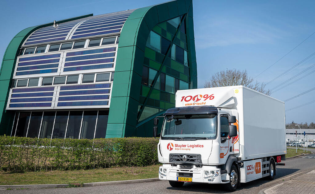 Harbers-Trucks-Elektrische-Renault-Trucks-D-op-de-weg-1024