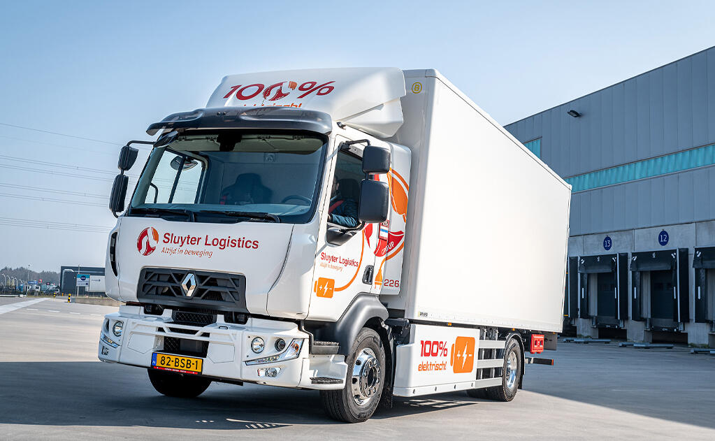 Harbers-Trucks-Elektrische-Renault-Trucks-D-rijdend-1024