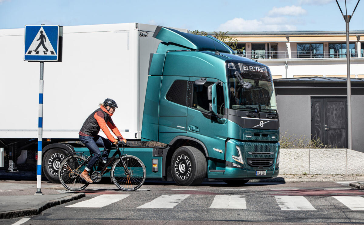 volvo-fm-met-botswaarschuwing