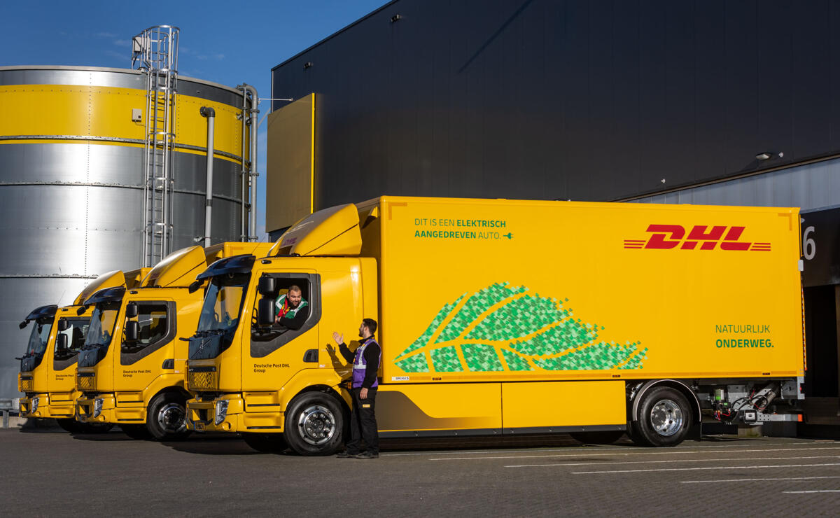 volvo-fl-electric-dhl-parcel-zijaanzicht