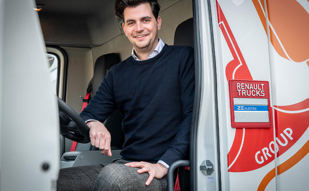 Harbers-Trucks-William-Veneboer-in-de-cabine-van-de-elektrische-D-1024