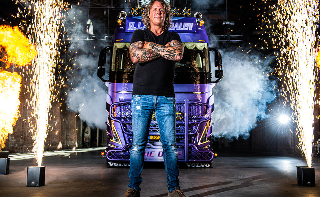 Harbers-harry-van-dalen-voor-zijn-nieuwe-volvo-fh16-1024