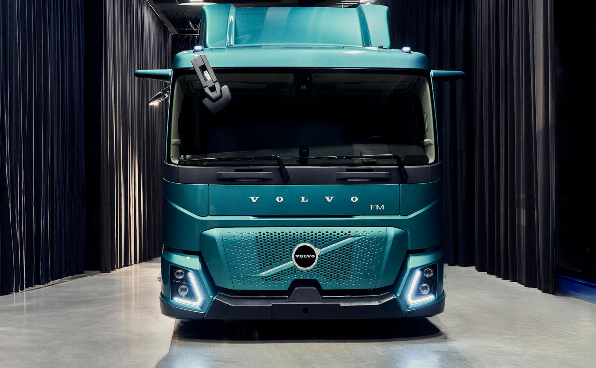 Volvo FM Low Entry front