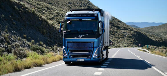 Volvo Trucks waterstoftruck header Volvo Trucks waterstoftruck header