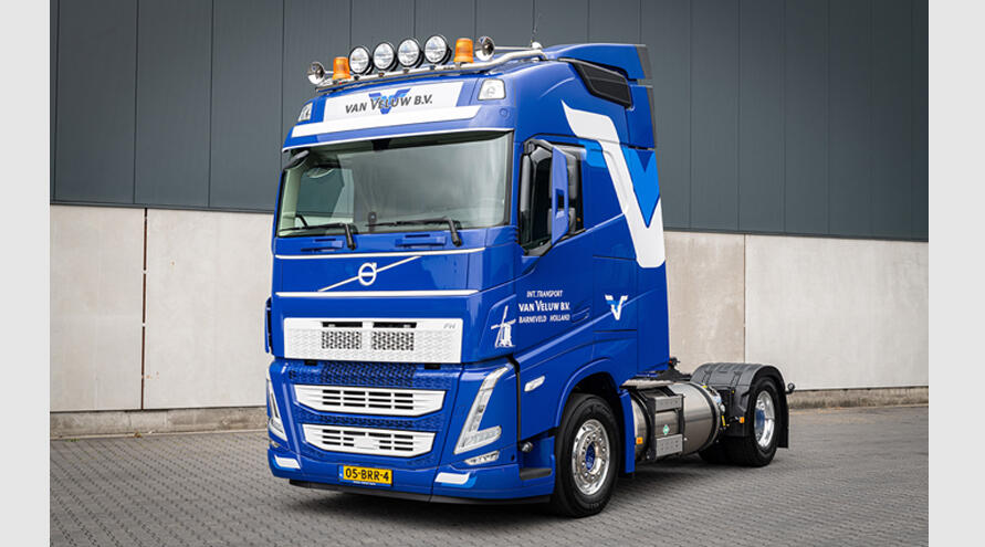 Persbericht_Eerste_Volvo_FH_LNG-truck_InternationaalTransport_van_Veluw_001_1500x495.jpg