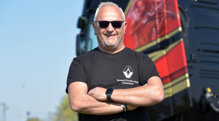 Harbers-Trotse-Hans-Brolsma-voor-zijn-Renault-truck-1024 Harbers-Trotse-Hans-Brolsma-voor-zijn-Renault-truck-1024